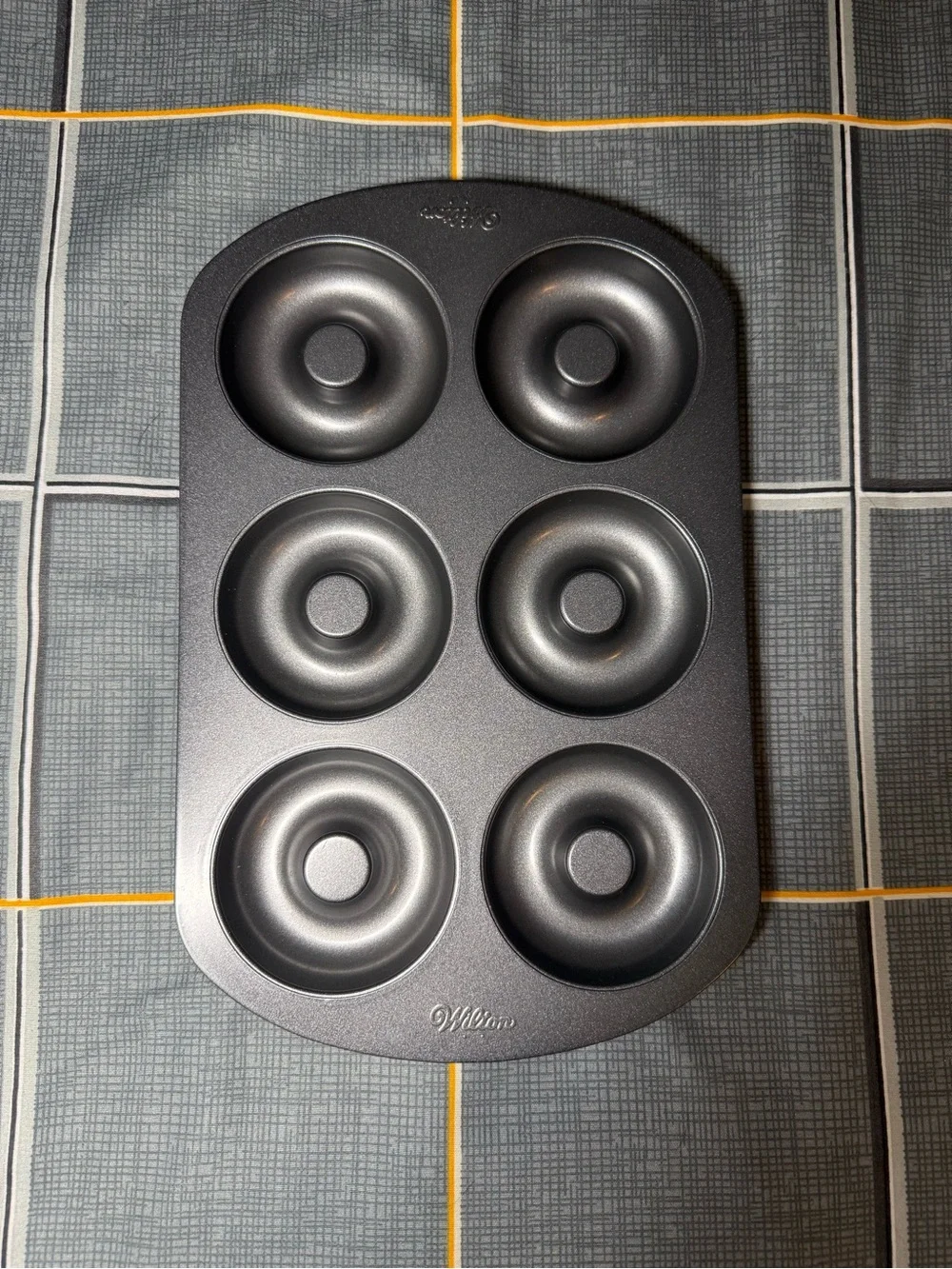 🏡NWOT Wilton Metal 6-Cavity Donut Baking Pan in Black